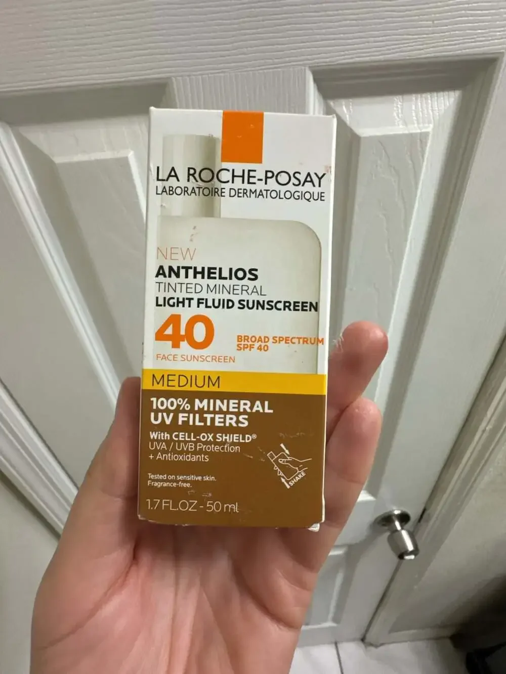 La Roche-Posay Anthelios Tinted Mineral Light Fluid Sunscreen SPF 40 Medium 1.7